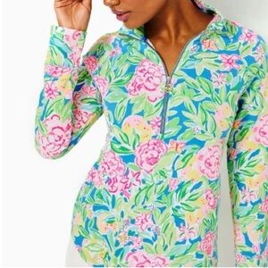 Lilly Pulitzer
UPF 50+ SKIPPER POPOVER, MULTI GROVE GARDEN XXS